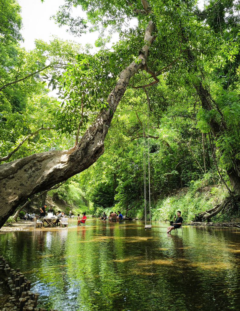 A Riverside Sanctuary of Style and Serenity